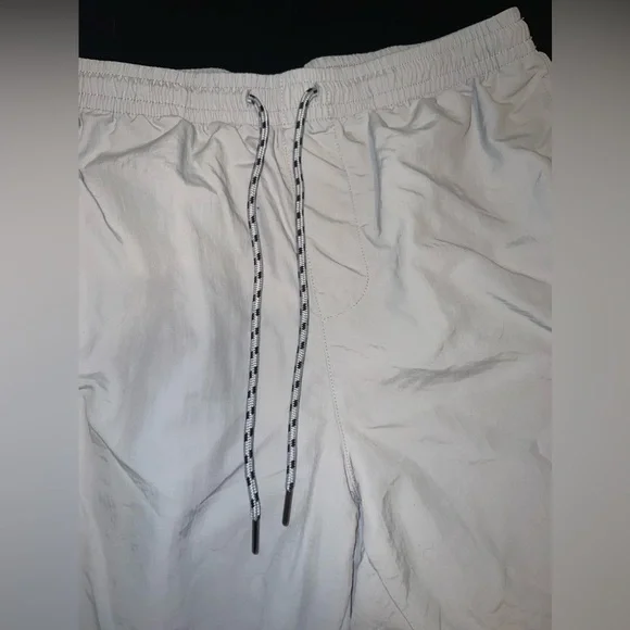 Original Use Men’s Woven Gray Cargo Shorts Size Medium Like New - Picture 3 of 6